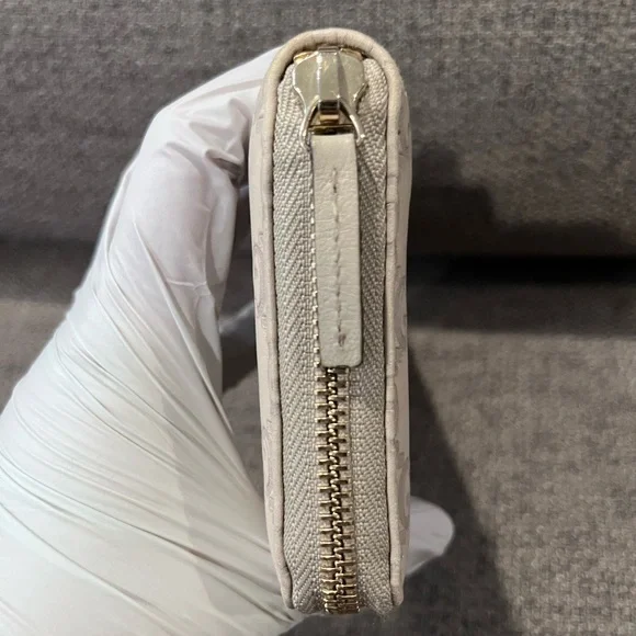Authentic Gucci Guccissima Ivory Leather long zip around wallet - Picture 7 of 16